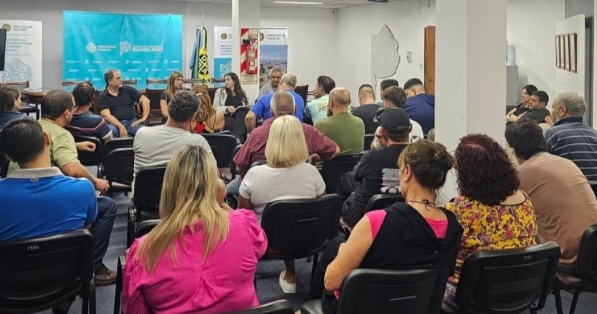 La secretaria general de la Asociación del Personal de Vialidad de la Provincia de Buenos Aires participó de un encuentro con trabajadores en la sede de calle 122, donde también estuvieron referentes de la Lista Rosa, Amarilla y Negra.